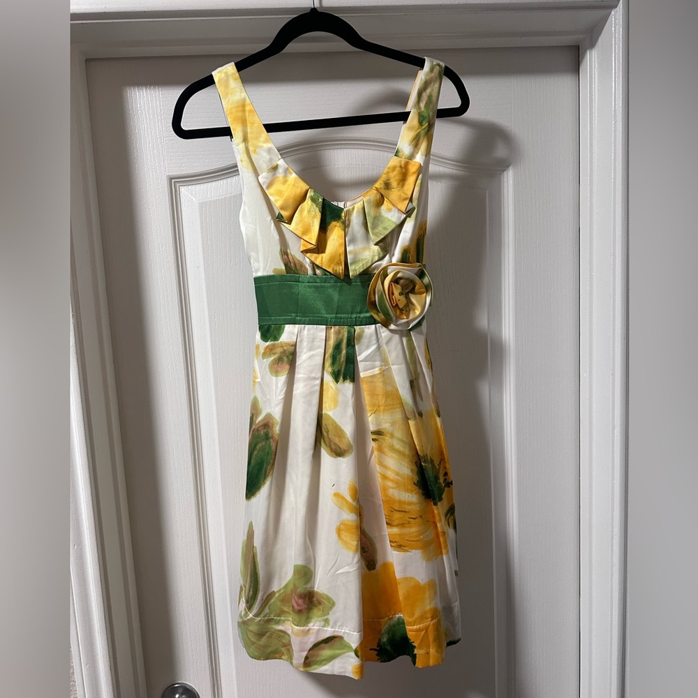 Tweeze Me Dress | Women’s/ Juniors Size 9 | Color: White/Yellow/Green